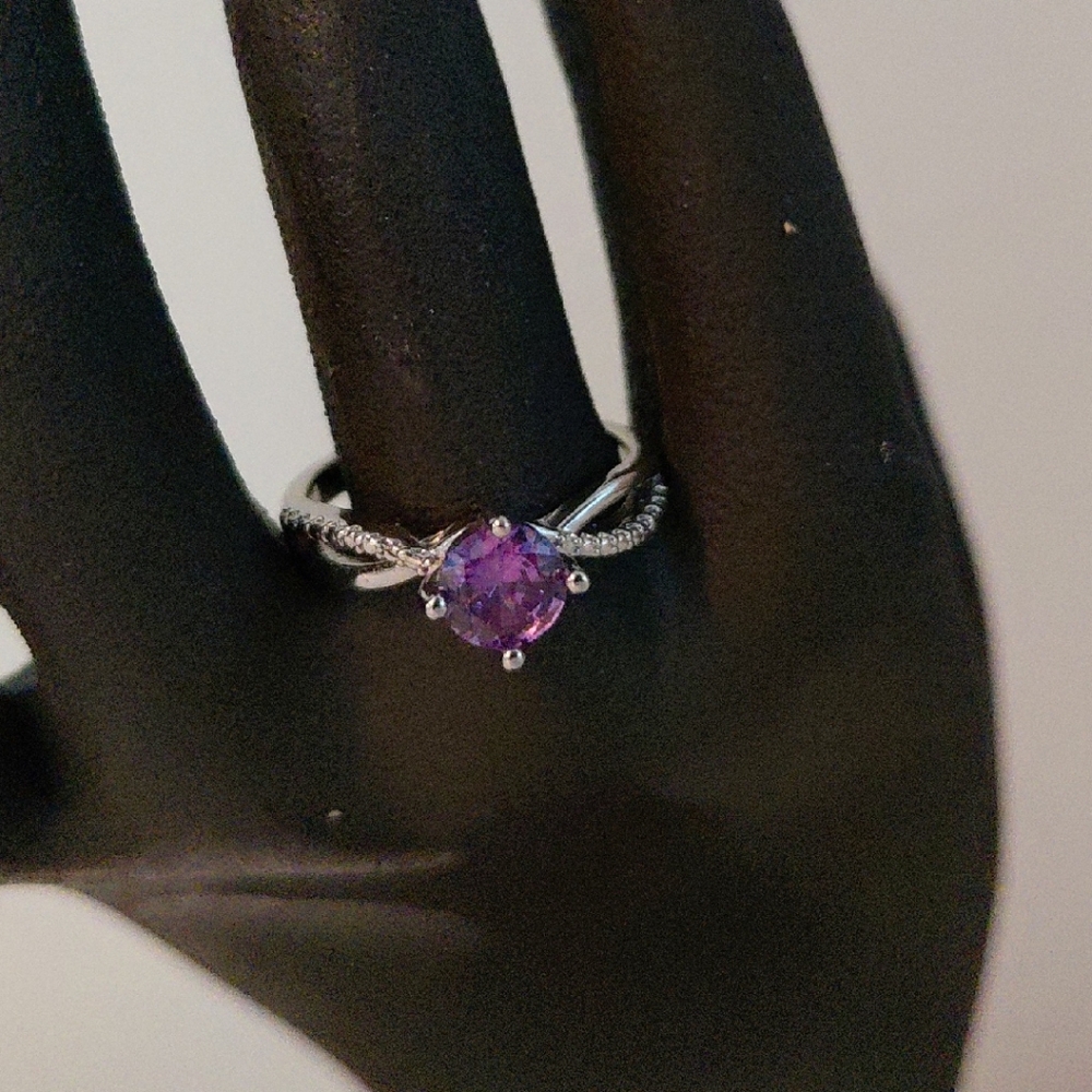 Source Unknown Elegant Silver Ring with Lavender Gem